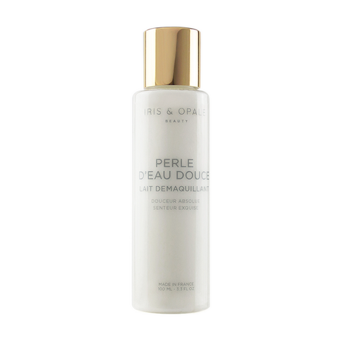 Perle d'eau sur fond blanc